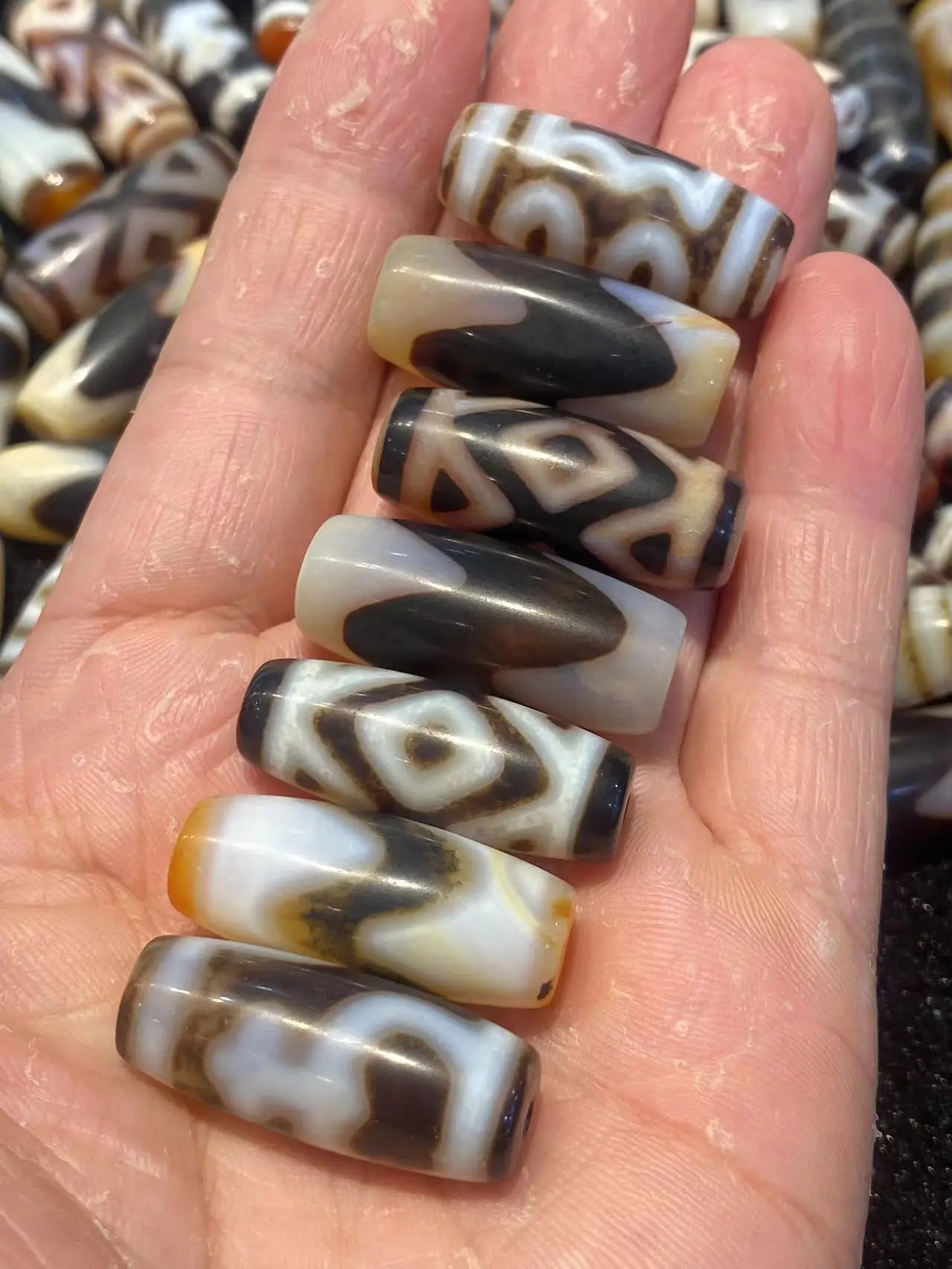 50pcs/lot Limited time discount premium craft Taiwan variety old agate dzi Weathering lines Ancient totemic patterns Wholesale i