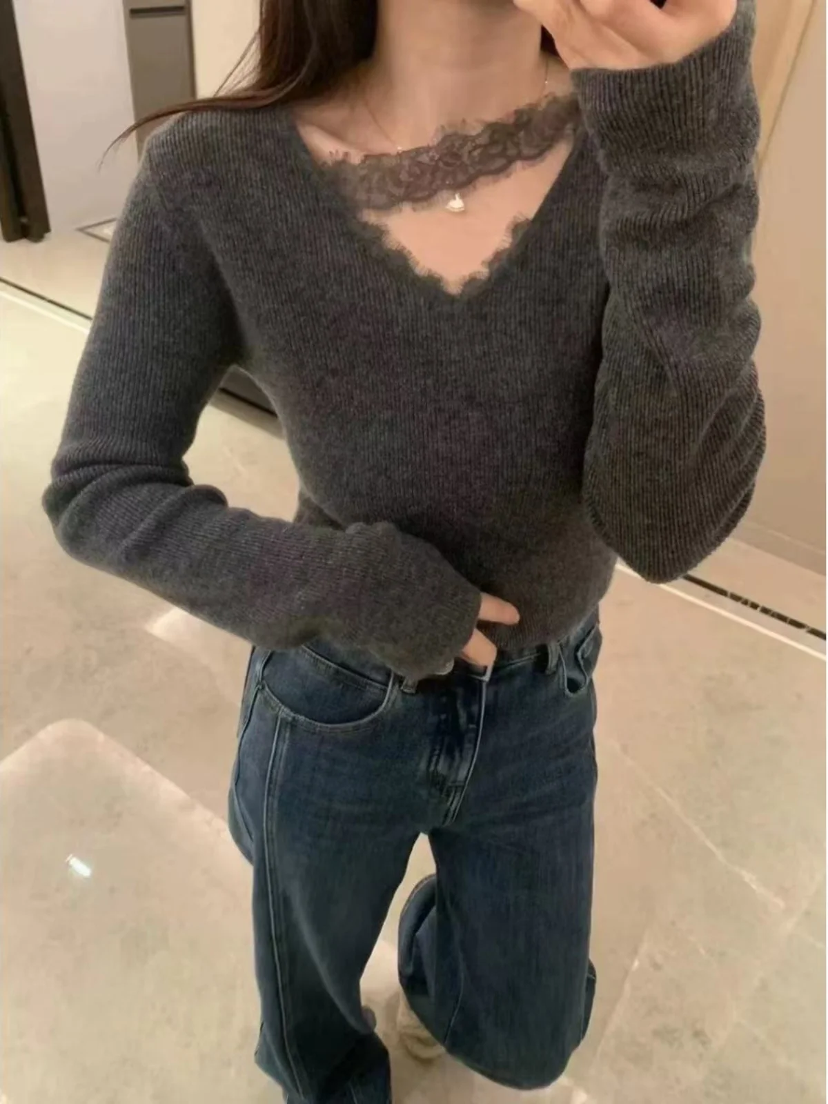 

High-End European Sle Women's Knitted Wool Base irt V-Ne Lace Trimmed Inner Wear Soft Loose Fit Autumn Winter Sweater