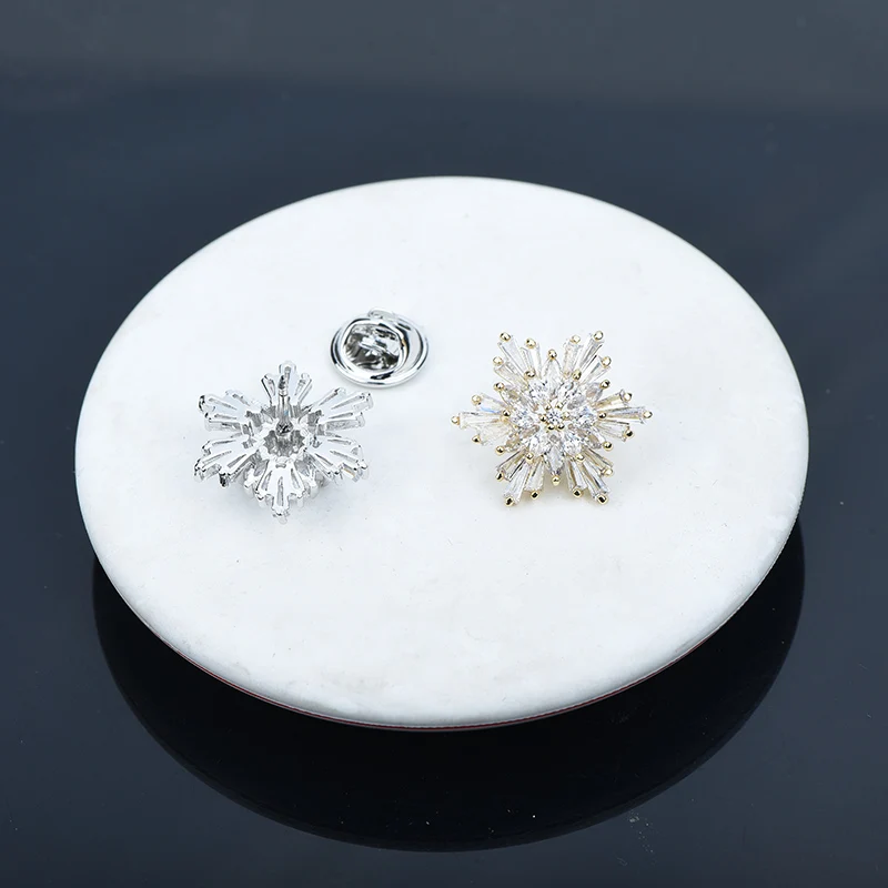 ICEYY Luxury Simple Shine Cubic Zircon Snowflake Brooches Pin Hijab Shawl Clothing Winter Jewelry Gift
