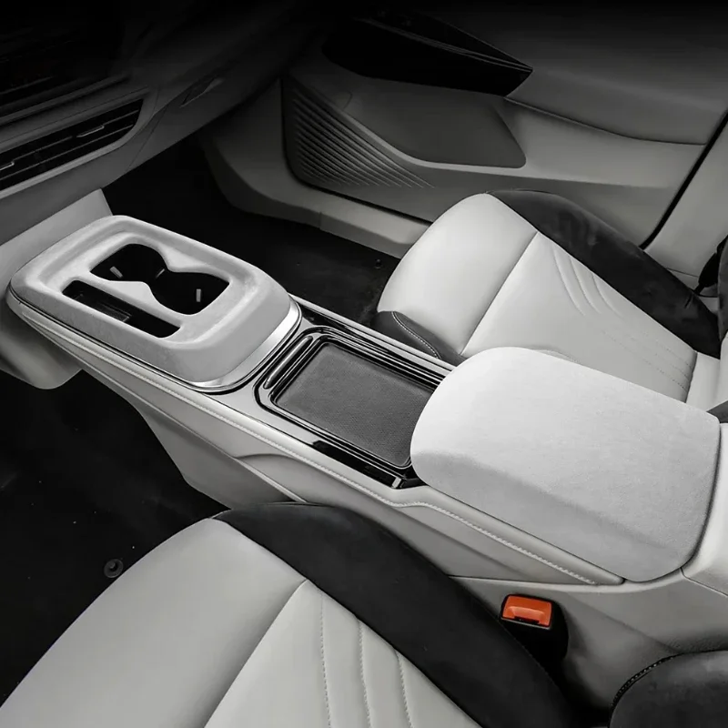 

Замшевые накладки для внутренней отделки салона Volkswagen VW ID.4 CROZZ: накладка на центральную консоль, держатель для стаканов, крышка подлокотника