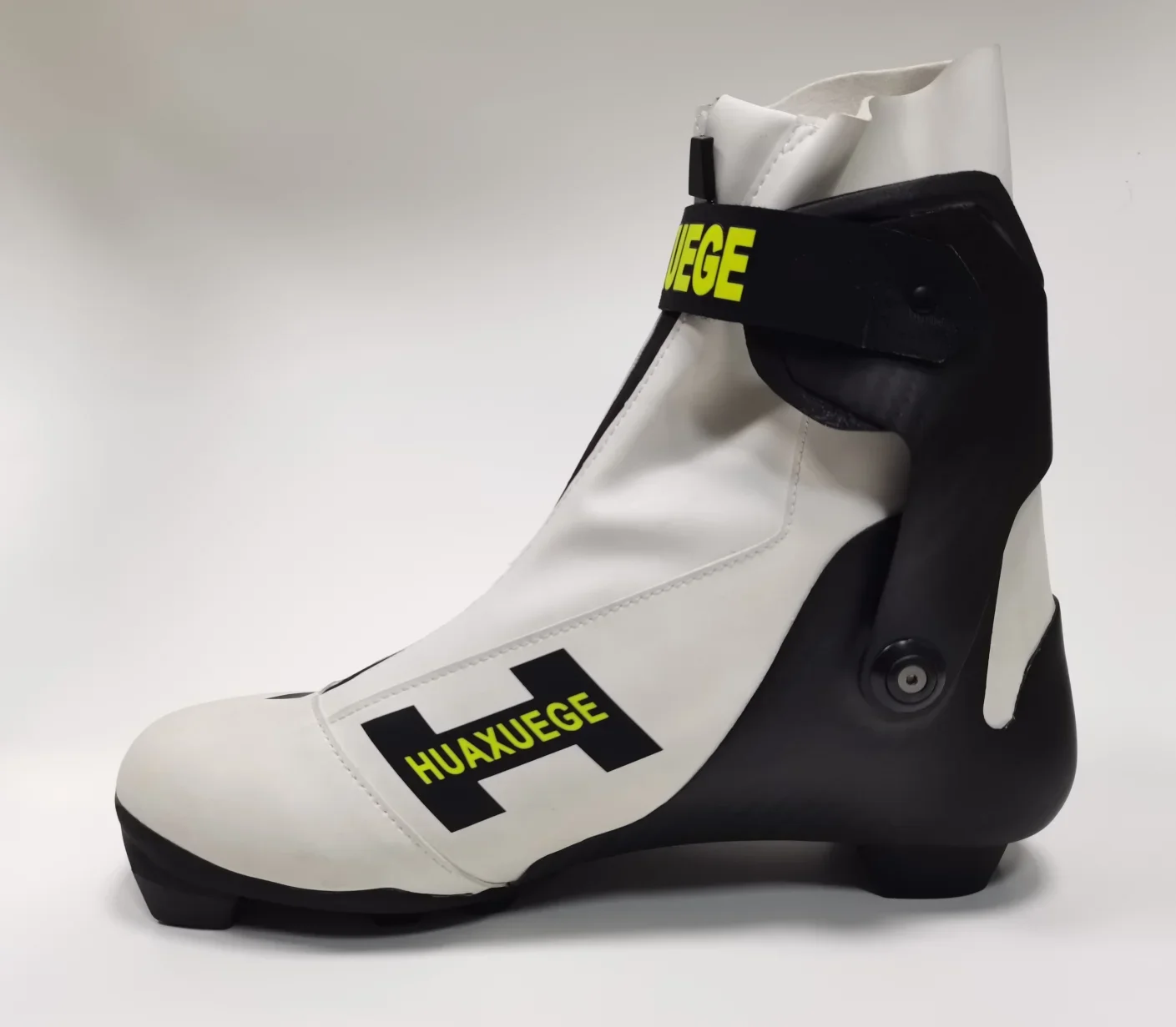 Professional Lightweight Carbon Ski Boots for Skating