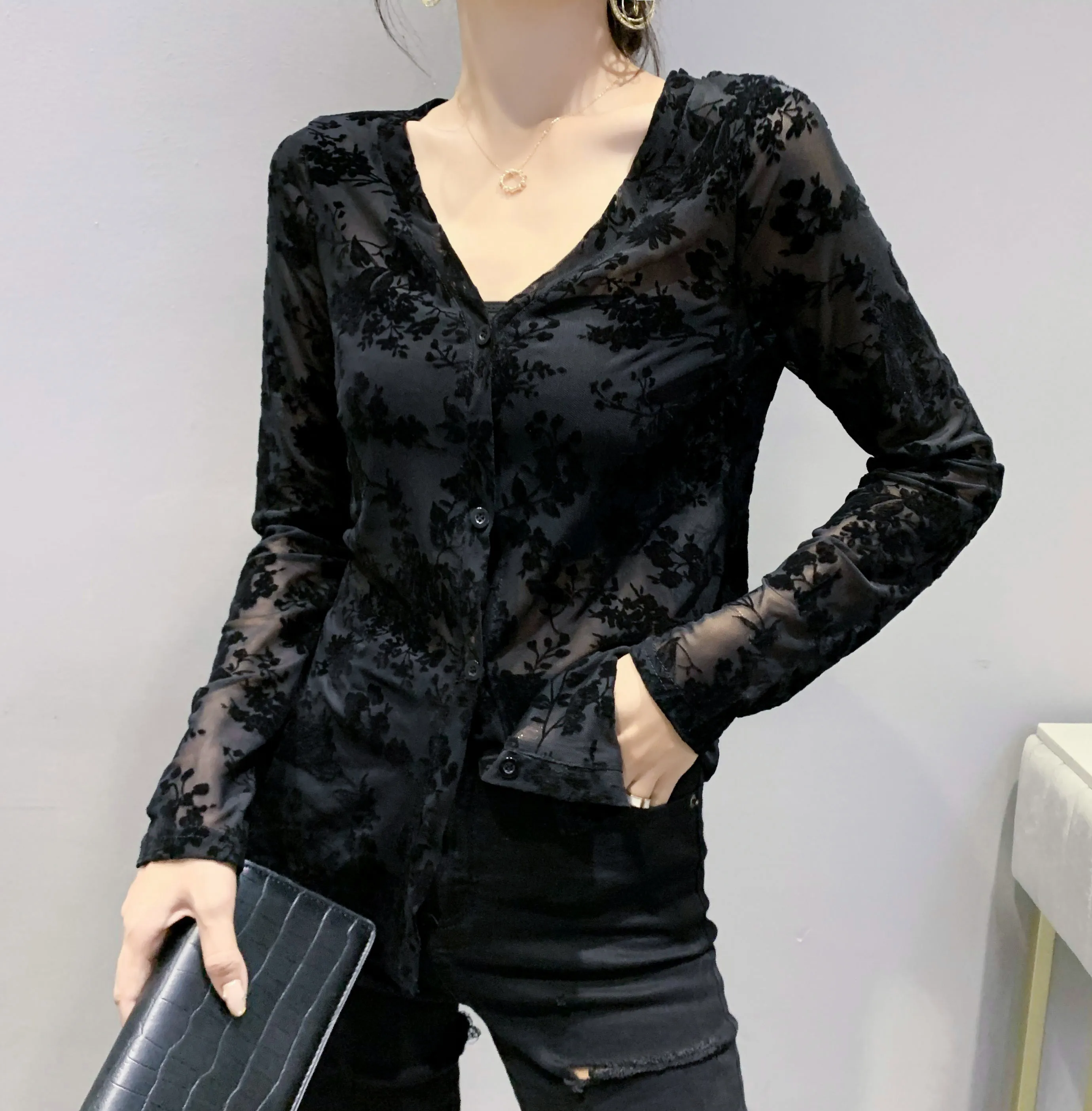 European,Clothes,T-Shirt,Chic,Sexy,V-neck,Button,Flocking,Cardigan,Patchwork,Women,Tops,Long Sleeve,Elastic,Tees,New,6917002