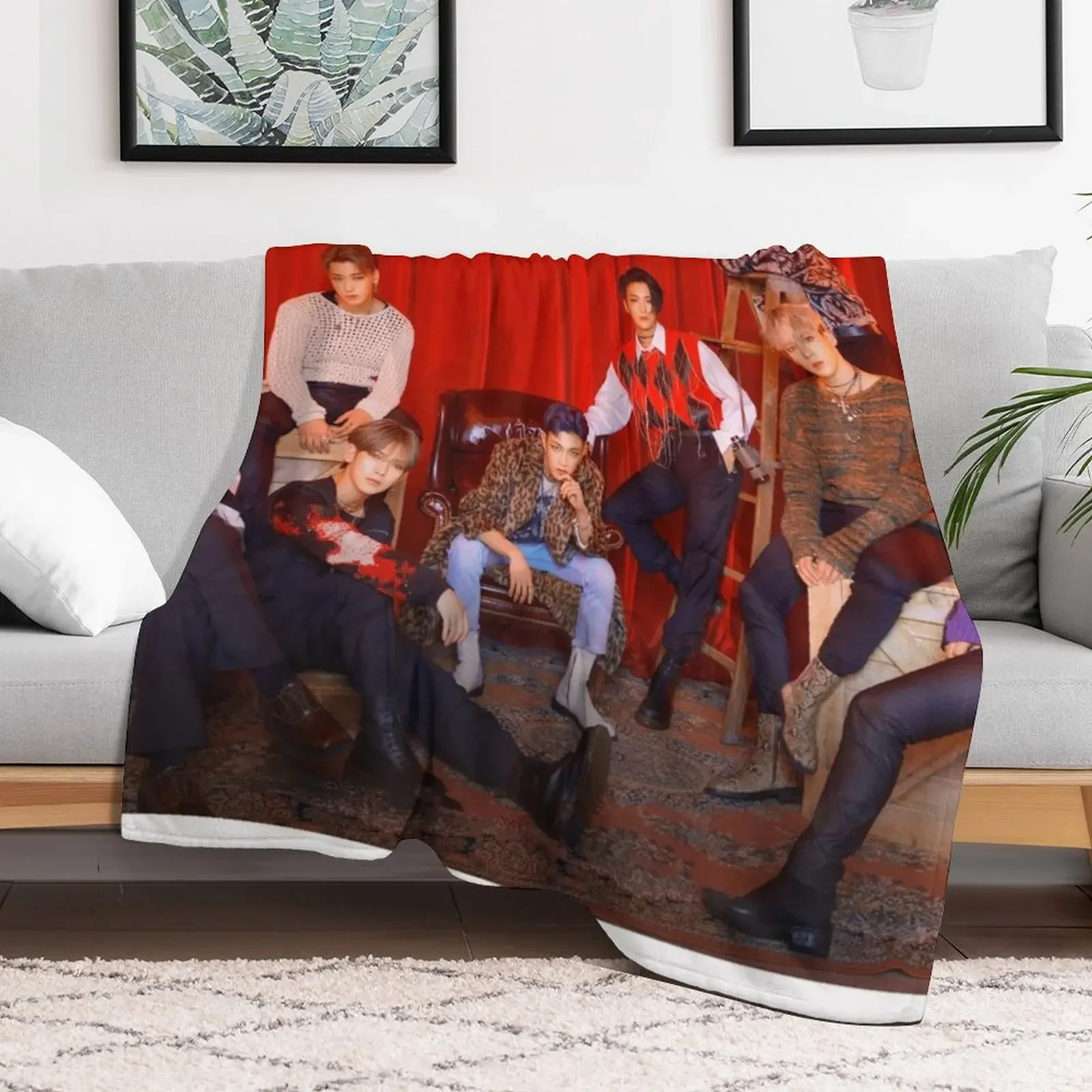 ATEEZ WONDERLAND Throw Blanket Cozy Napping Blanket Gift for Mom Dad