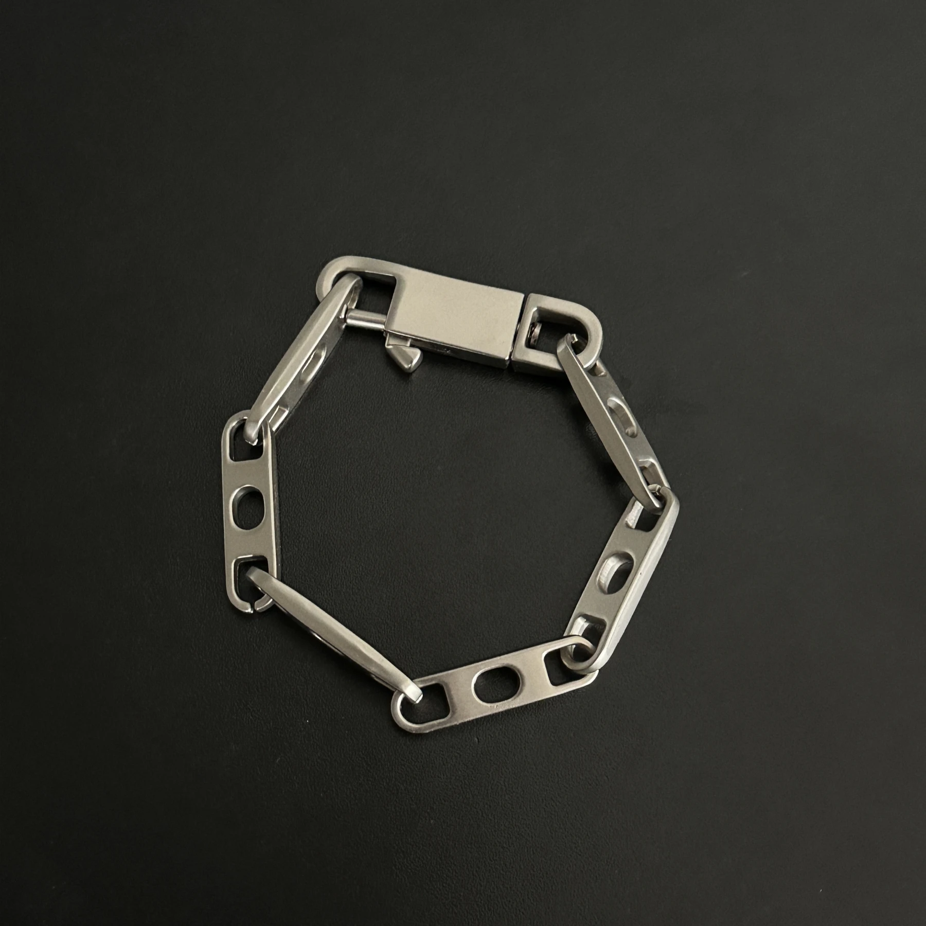 Classic Locking Clasp Bracelet, Made of Metal, Adjustable and Spliced, Punk and Hip-Hop Style, Couple Model.