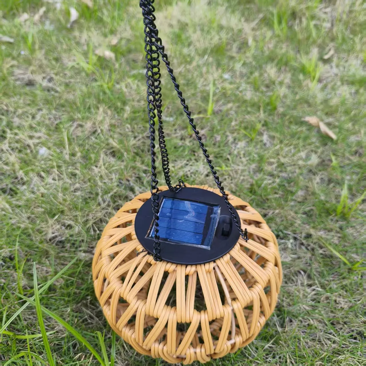 Solarbetriebene Leuchtende Hofbeleuchtung Outdoor Leuchtende Deko Plastik-Rattan-Geflecht Laternenförmige Wasserdichte Garten-Dekorationslichter Geschenk – Detail 2
