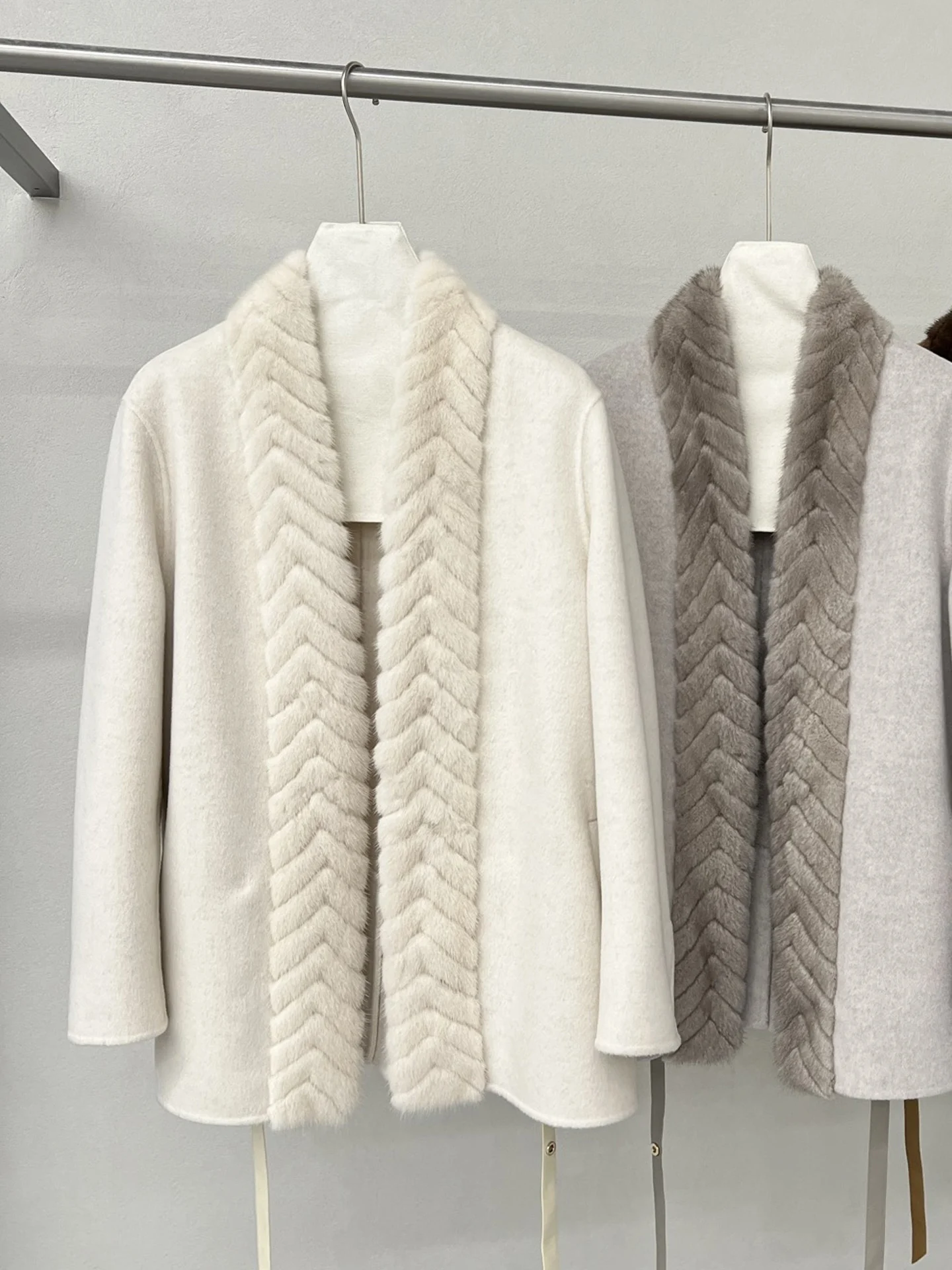 New Autumn/Winter High-Quality Fashionable Cashmere Coat (Sizes S, M, L) Fabric: High-Count Blend Of 10% Cashmere And 90% Wool