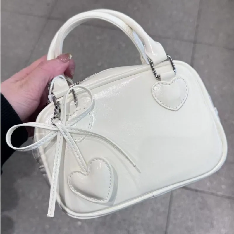 

Бежевая сумка Boston в форме сердца, женская кожаная сумка через плечо небольшой вместимости, женская повседневная универсальная сумка через плечо, новинка