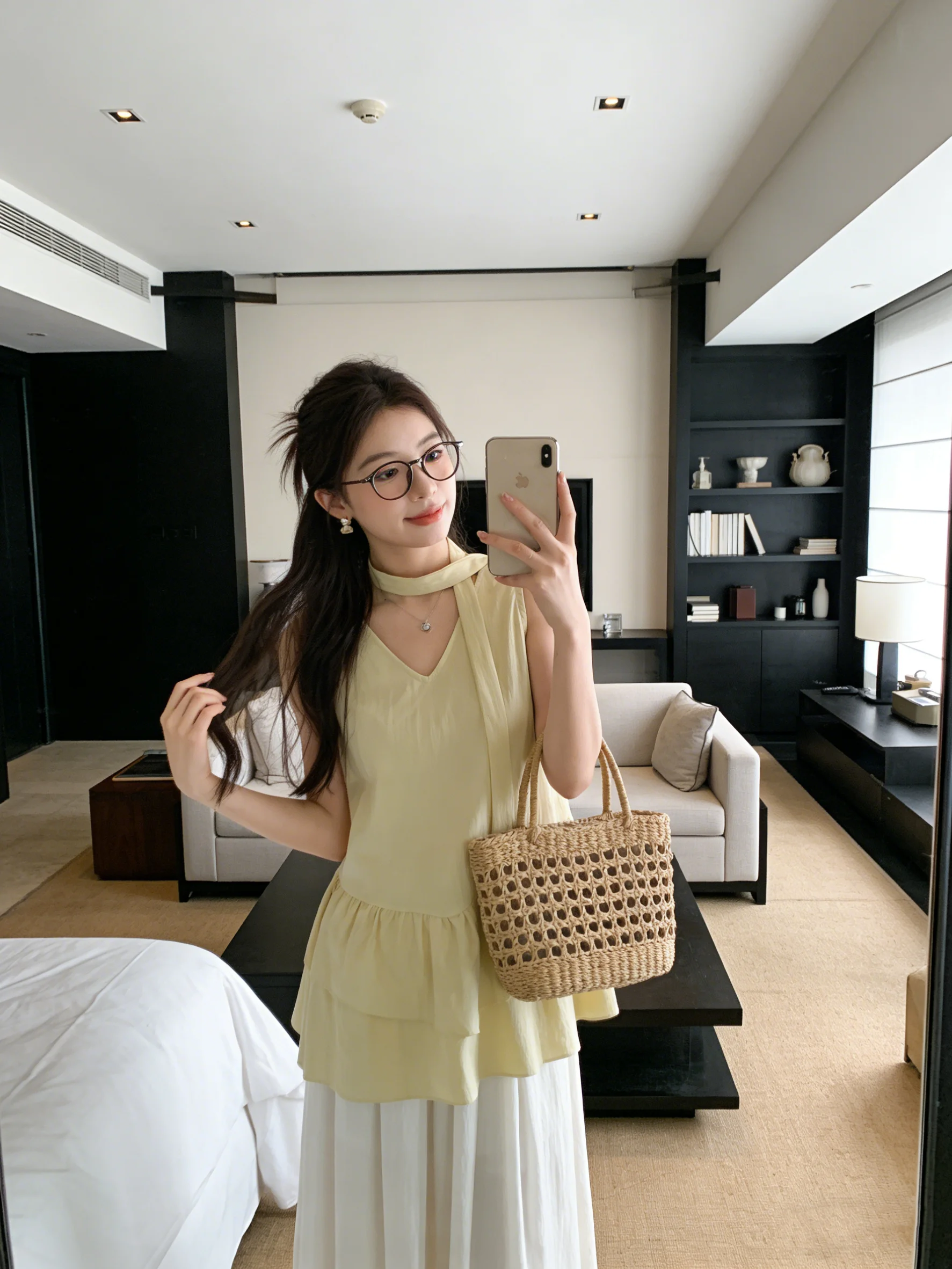 

Korean Style V-Neck Sleeveless Shirt Women Summer Slimming Sash Blouse Miniature Holiday Style Top with Lace Trim Loose Fit