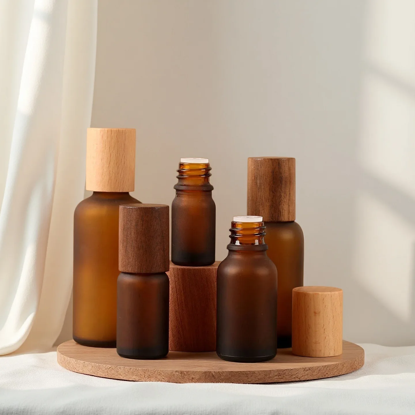 5ml-50ml Amber/Black  Glass Essential Oils Bottle Walnut / Beech Wood Screw Cap Homemade Cosmetic Container Essence 1x Bottle