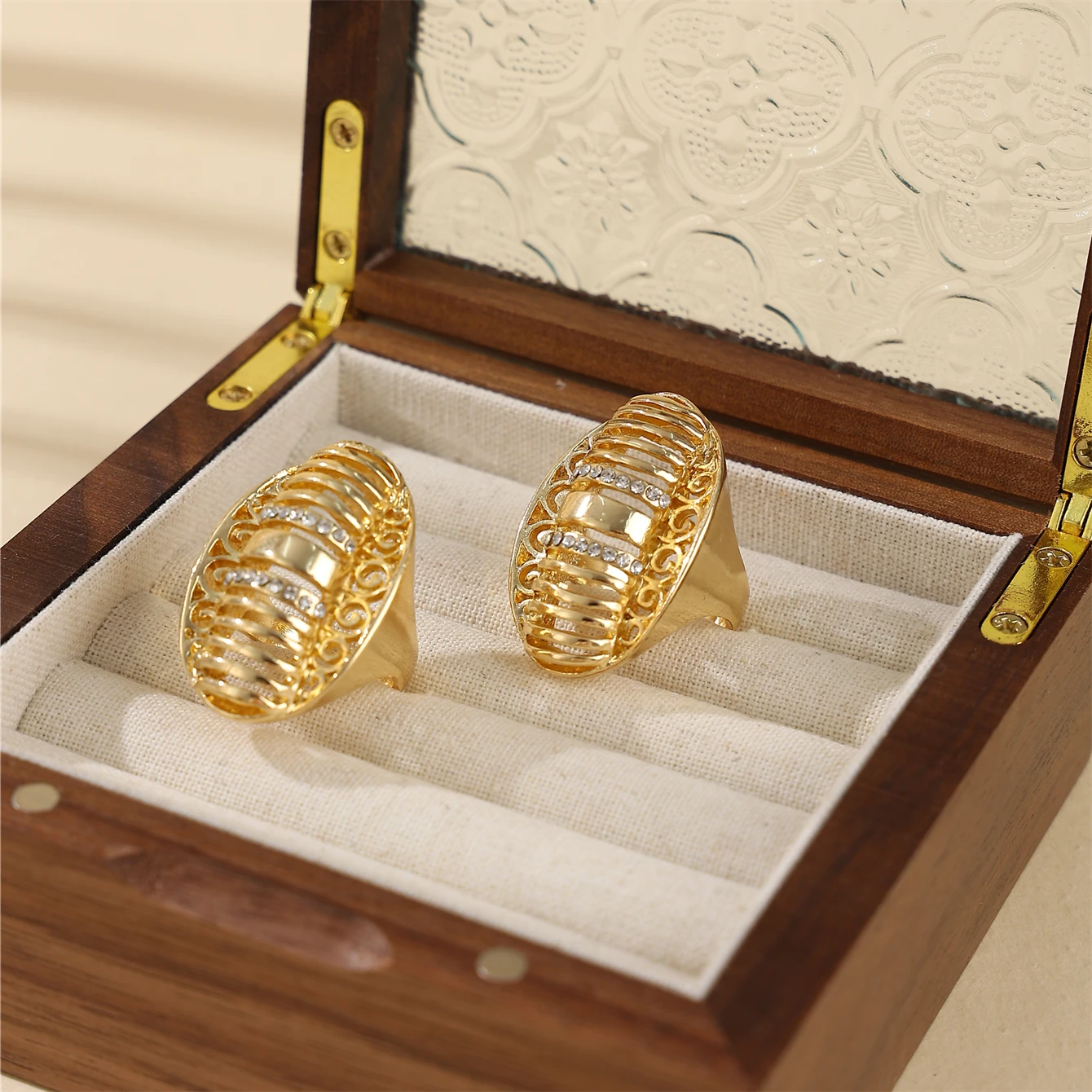 Middle Eastern Style Women's Wedding Party Rings With Delicate Patterns And Lots Of Rhinestones