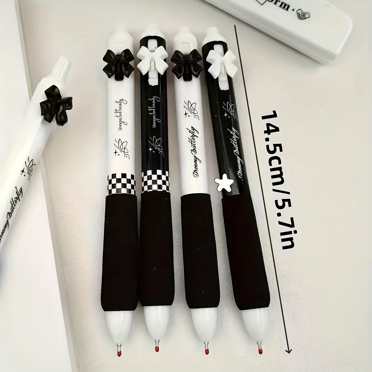 4 Stück niedliche, einziehbare Stifte, Cartoon-Gelstifte, Stifte mit weichem Griff, 0,5-mm-Stift mit schwarzer Tinte, ästhetische Stifte, Kawaii-Büro- und Schulstifte – Detail 4