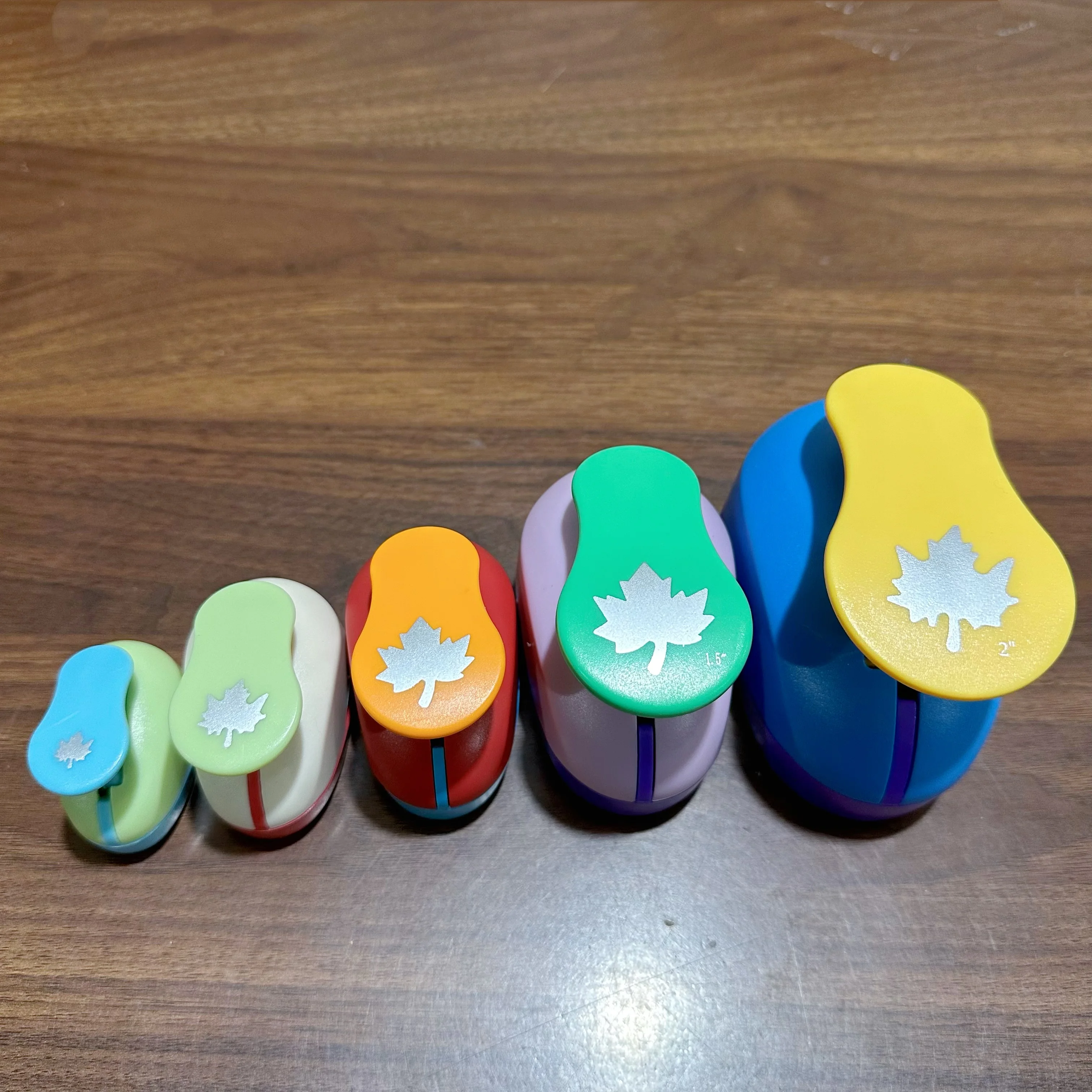 8/16/25/38/50 مللي متر لون عشوائي أوراق القيقب لكمة DIY بها بنفسك النقش اللكمات سكرابوكينغ آلة قطع الورق ثقب لكمة القاطع