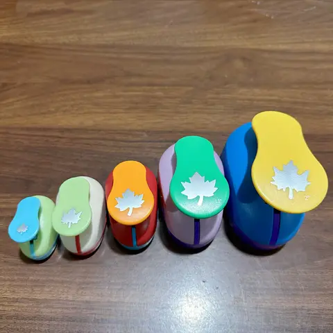 8/16/25/38/50mm 무작위 컬러 단풍 나무 펀치 DIY 엠보싱 펀치 스크랩북 기계 종이 절단 구멍 펀치 커터
