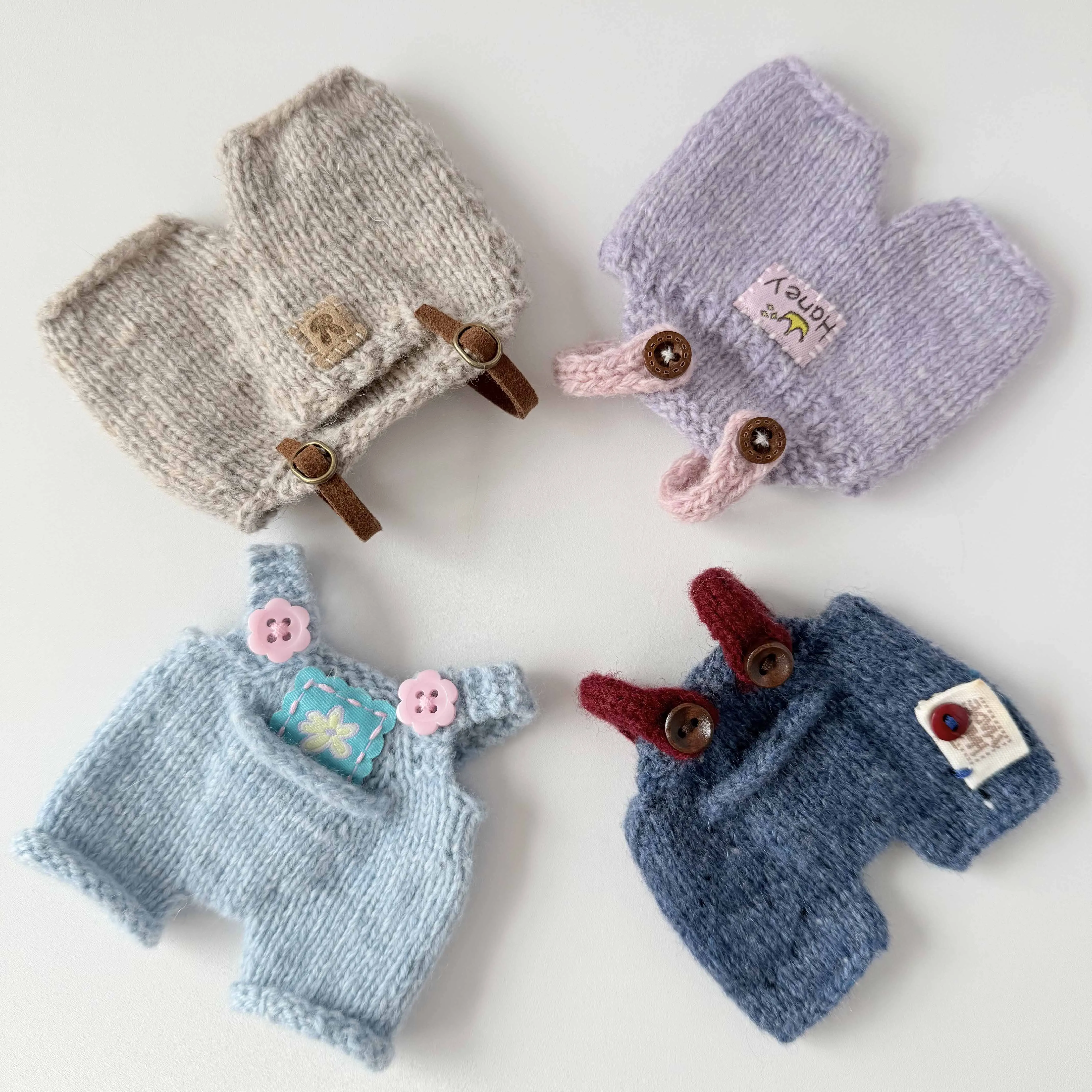 

Handmade Cashmere Doll Overalls for Labubus with Bow Accessory Luxurious Knit Overalls for 17 Inch Dolls Fit & Gift-Ready