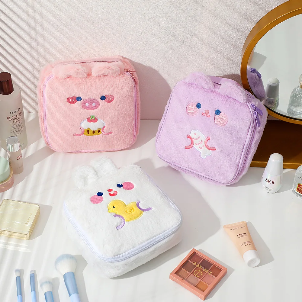 Kawaii Animal Women Makeup Bag Girl Plush Square borsa da viaggio portatile di grande capacità per articoli da toeletta