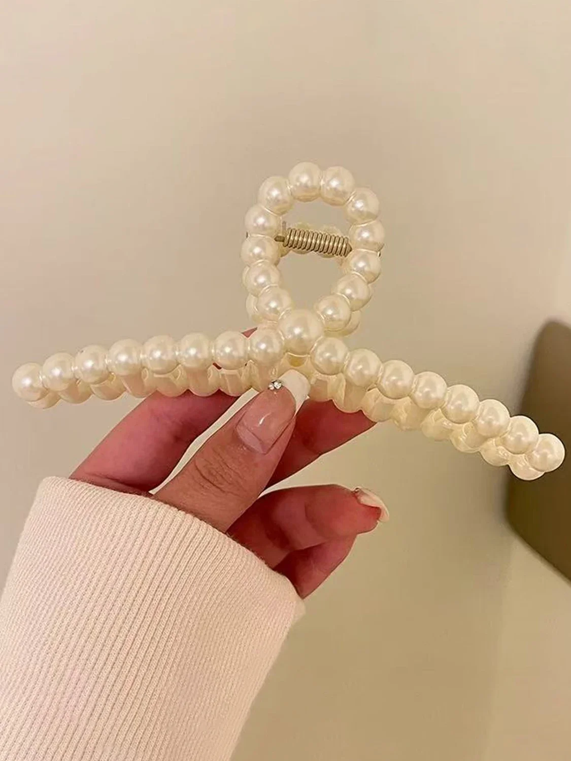 1pc Temperament Large Pearl Hair Clip, Elegant Back of the Head Grip Clip Pan Hair Ponytail Shark Clip, Simple Retro French Clip