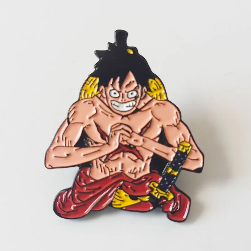 Anime giapponesi One Piece Spille da bavero per zaino Spilla smaltata Uomo Donna Spille Cool Valigetta Distintivi Accessori per gioielli