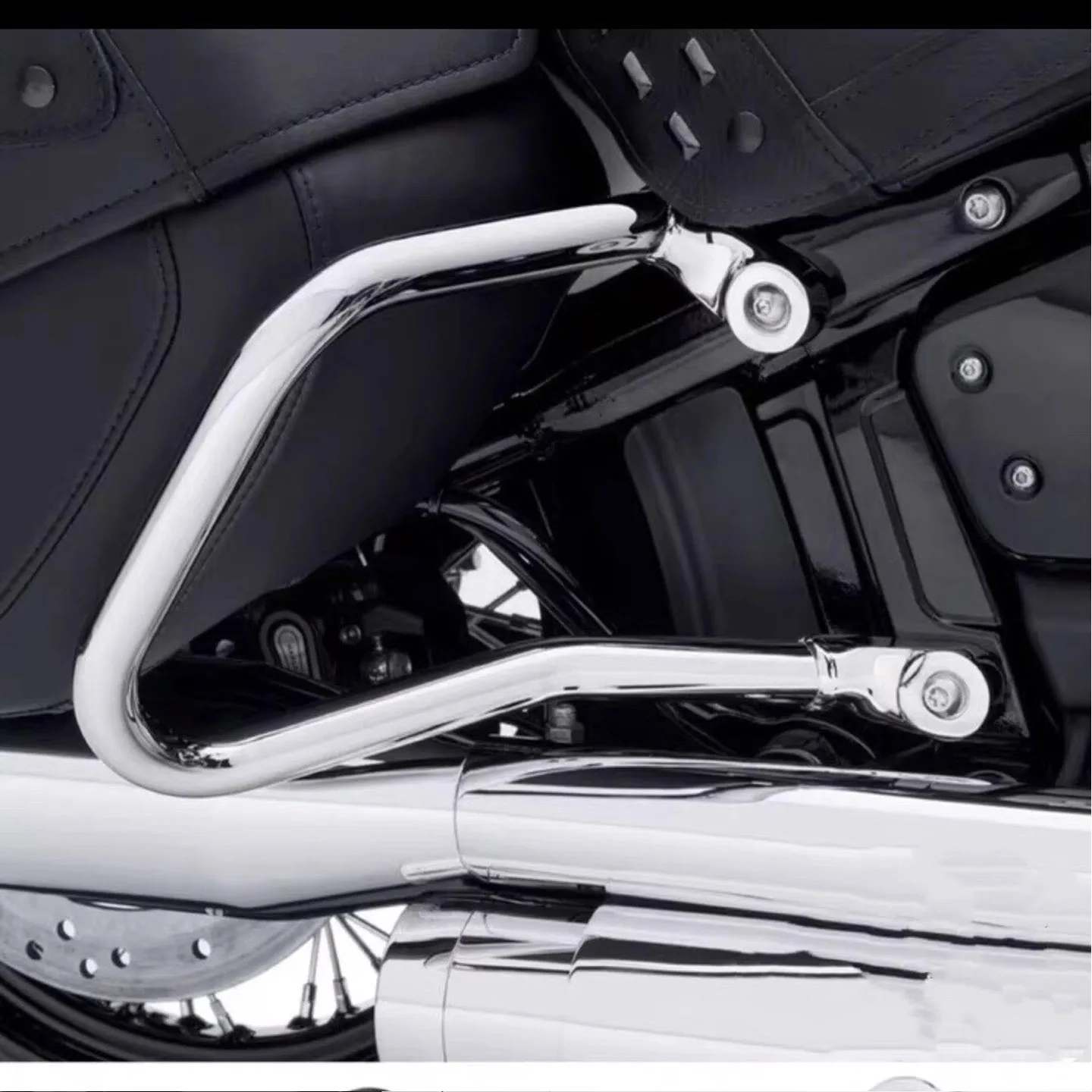 For Heritage Classic/Softail Slim/Fat Boy modification accessories: side box guard, rear bumper, and bumper impact bar view 3