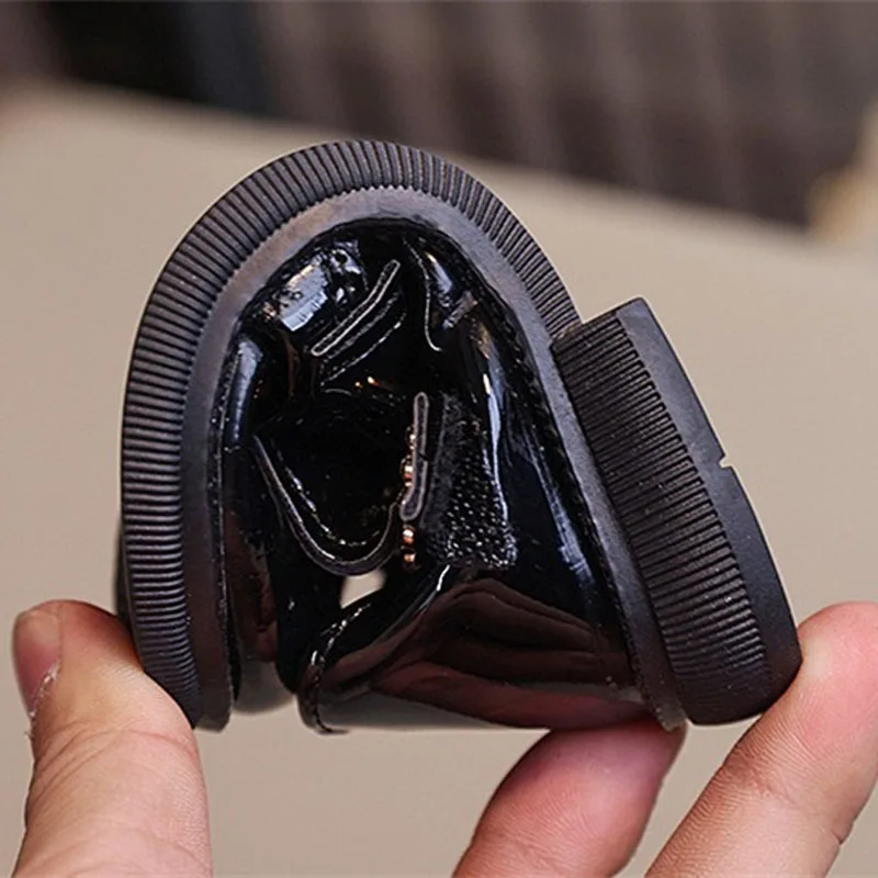 أحذية مسطحة للفتيات من الكريستال أحذية جلدية للأطفال الصغار أحذية غير رسمية مضادة للانزلاق أحذية فردية للأطفال الرضع مشوا لأول مرة