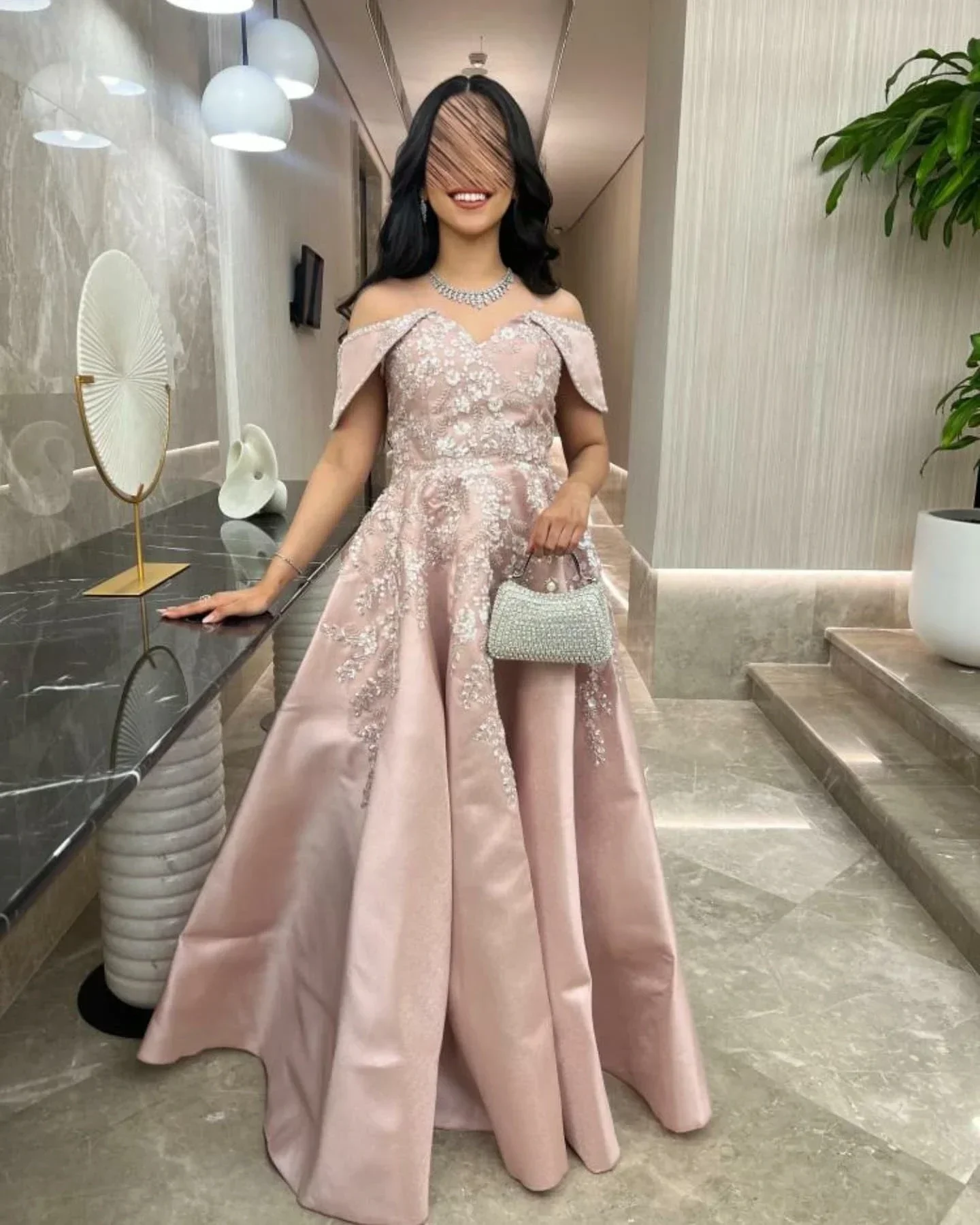 

OFF Shoulder Prom Dresses Pink Short Sleeves Customized Formal Evening Dresses Appliques Floor-Length Arabia Party Dresses