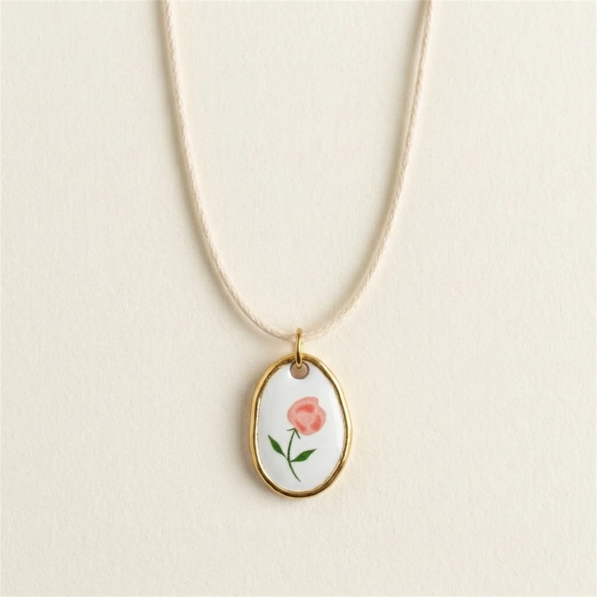 Neue Retro-Stil Halskette mit Hasen- und Blumenmuster im Künstlerischen Waldstil – Detail 5