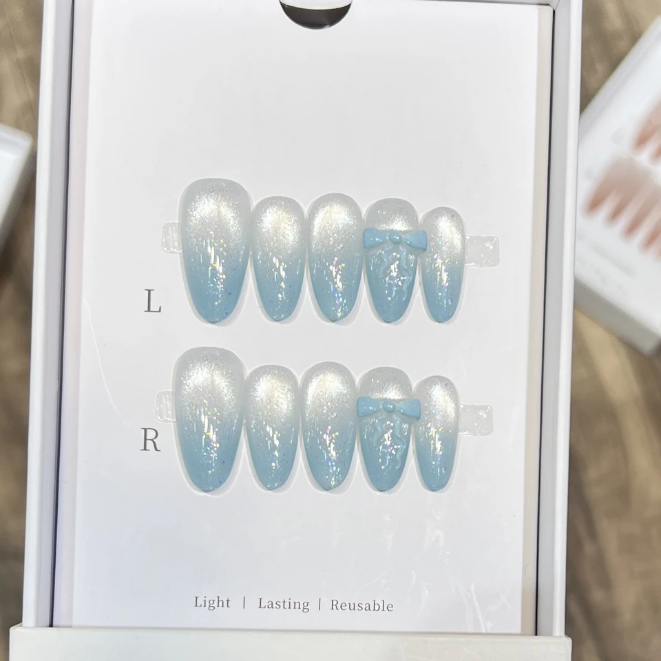 10 uñas press-on de ojo de gato en forma almendra hechas a mano, color azul claro con moño, uñas postizas artificiales, puntas de uña 2