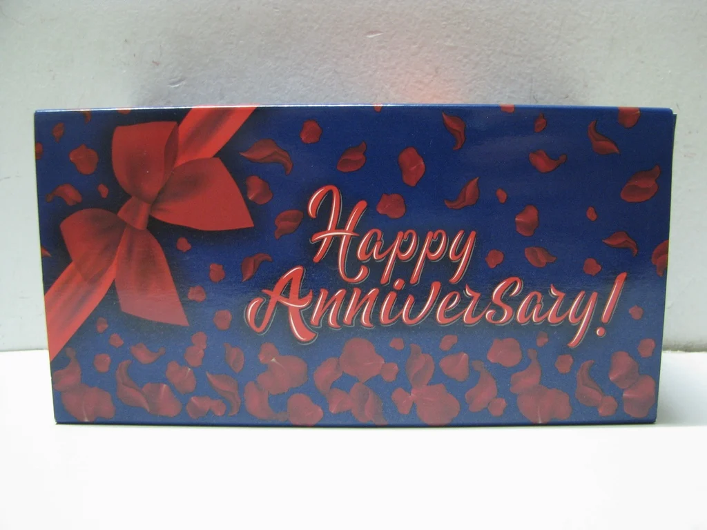 

Diecast 1:43 Scale CORGI VW Camper Happy Anniversary Alloy Car Model Collectible Toy Gift Souvenir Display Ornament