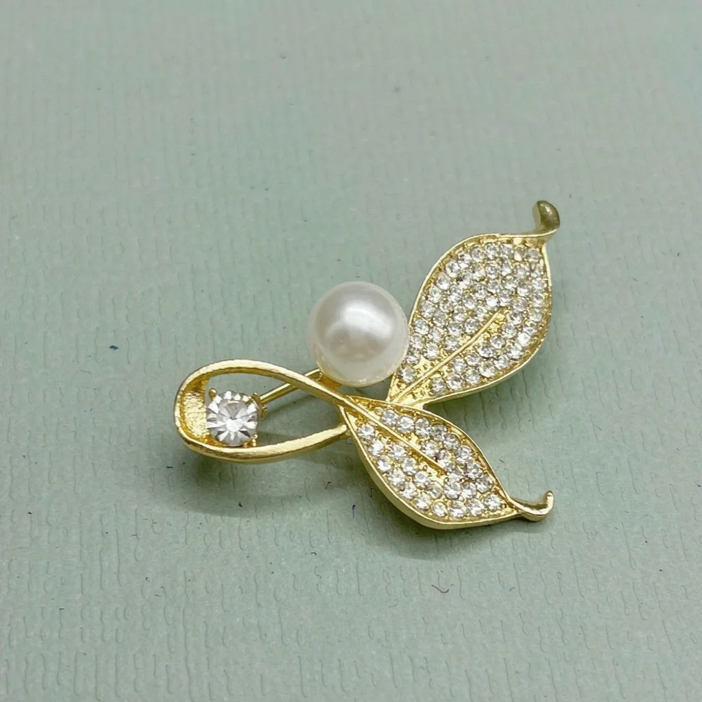 New Brooch Anti-Exposure Accessory Themed Brooch Hidden Clasp Wedding Guest Brooch Versatile Shoe Decoration Unique Personalized Couple Silk Clip Personalized Outfit Clothing Pin Scarf Clip Decoration Lapel Pin Light Luxury Waterproof Minimalist Ins French Style Brooch DIY