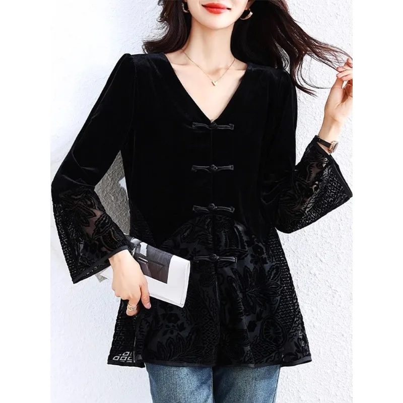 

New Chinese Style V-neck Style Age-reducing Splicing Shirt for Women in Autumn Winter Improved Disc Button Bottoming