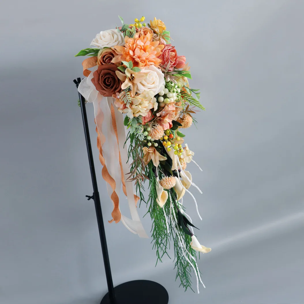 Western-style outdoor wedding bride water drop holding extended waterfall photo holding flower simulation flower