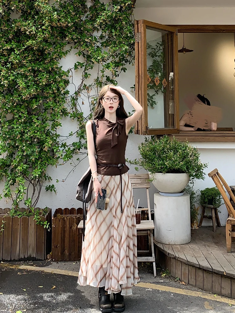 패셔너블한 레트로 디자인 매듭 끈 민소매 조끼 여성용 여름 2025 캐주얼 다용도 탑 우아한 드레이프 트위스트 매듭 스타일