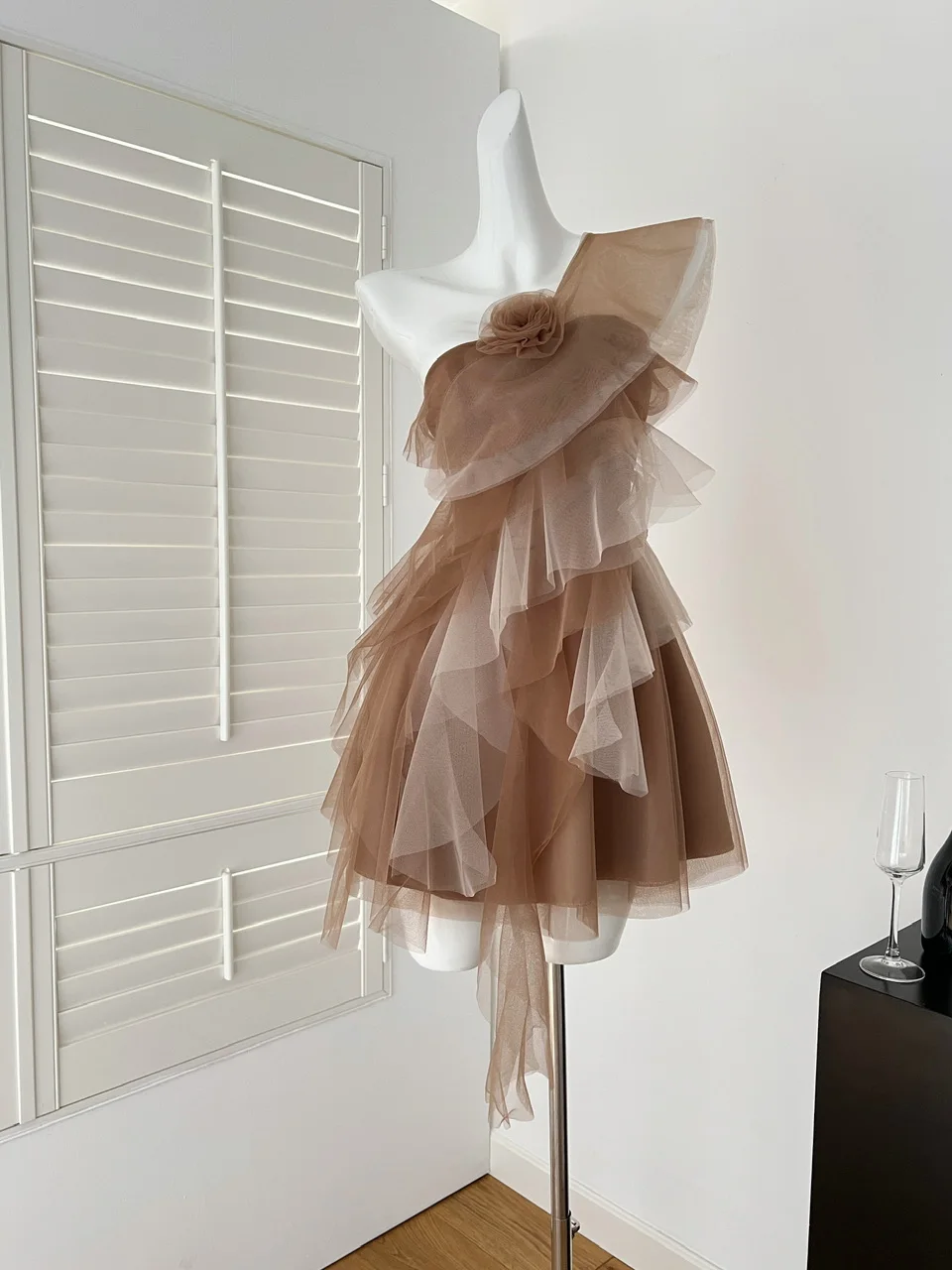 

Sexy Off Shoulder Multi-layer Mesh Dress Women's Summer Sleeveless Flower Splicing Short Yarn Dress Fashion Female Clothes