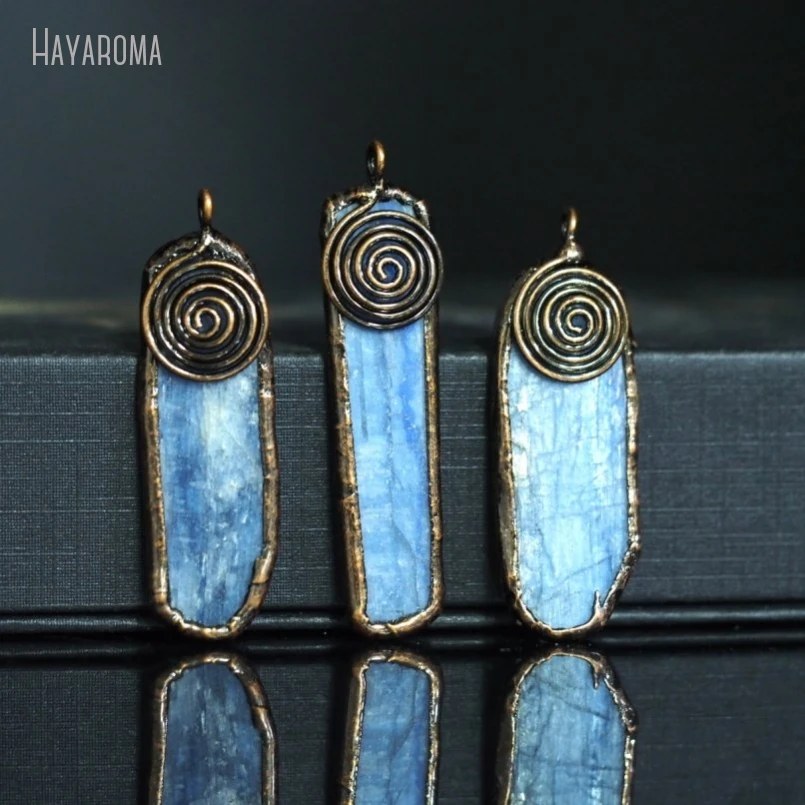 10Pcs Wholesale Antique Bronze Color Tin Kyanite Soldered Free Form Helix Key Vintage Style Raw Quartz Handmade Jewelry Pendant