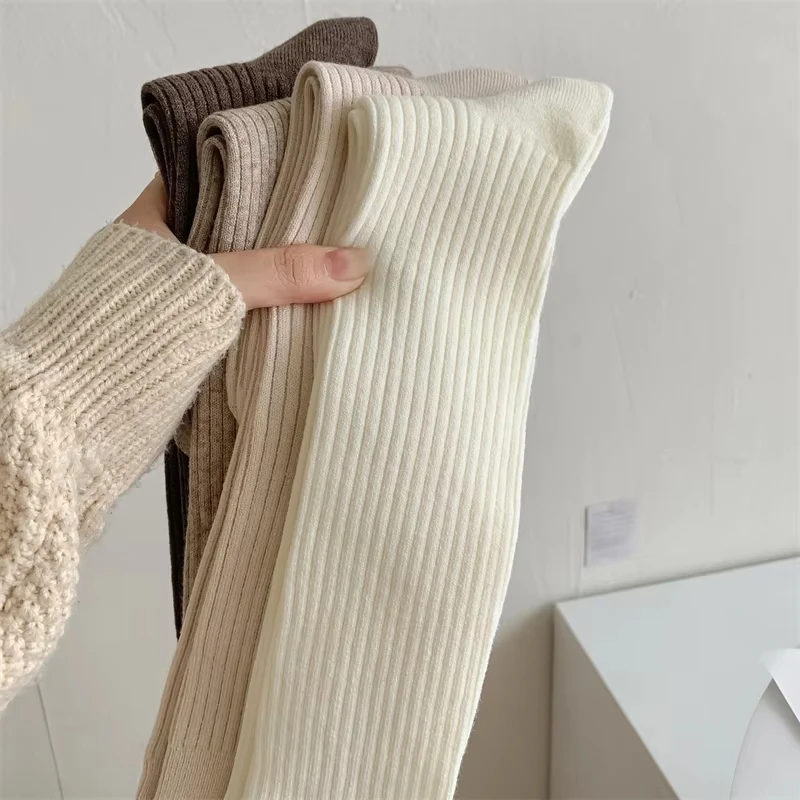 Retro Vrouwen Kousen Nieuwe Mode Herfst Casual Effen Kleur Japanse Stijl Warme Sokken Voor Vrouw Zachte Winter Kniekousen Lange