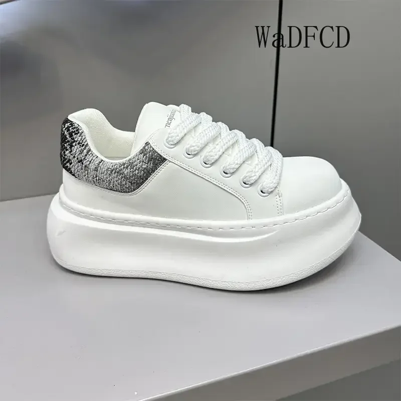 

Мужские повседневные кроссовки: оригинальный дизайн, легко сочетаемые, модные, с кожаным верхом, увеличенной высотой, на плоской платформе, спортивные туфли