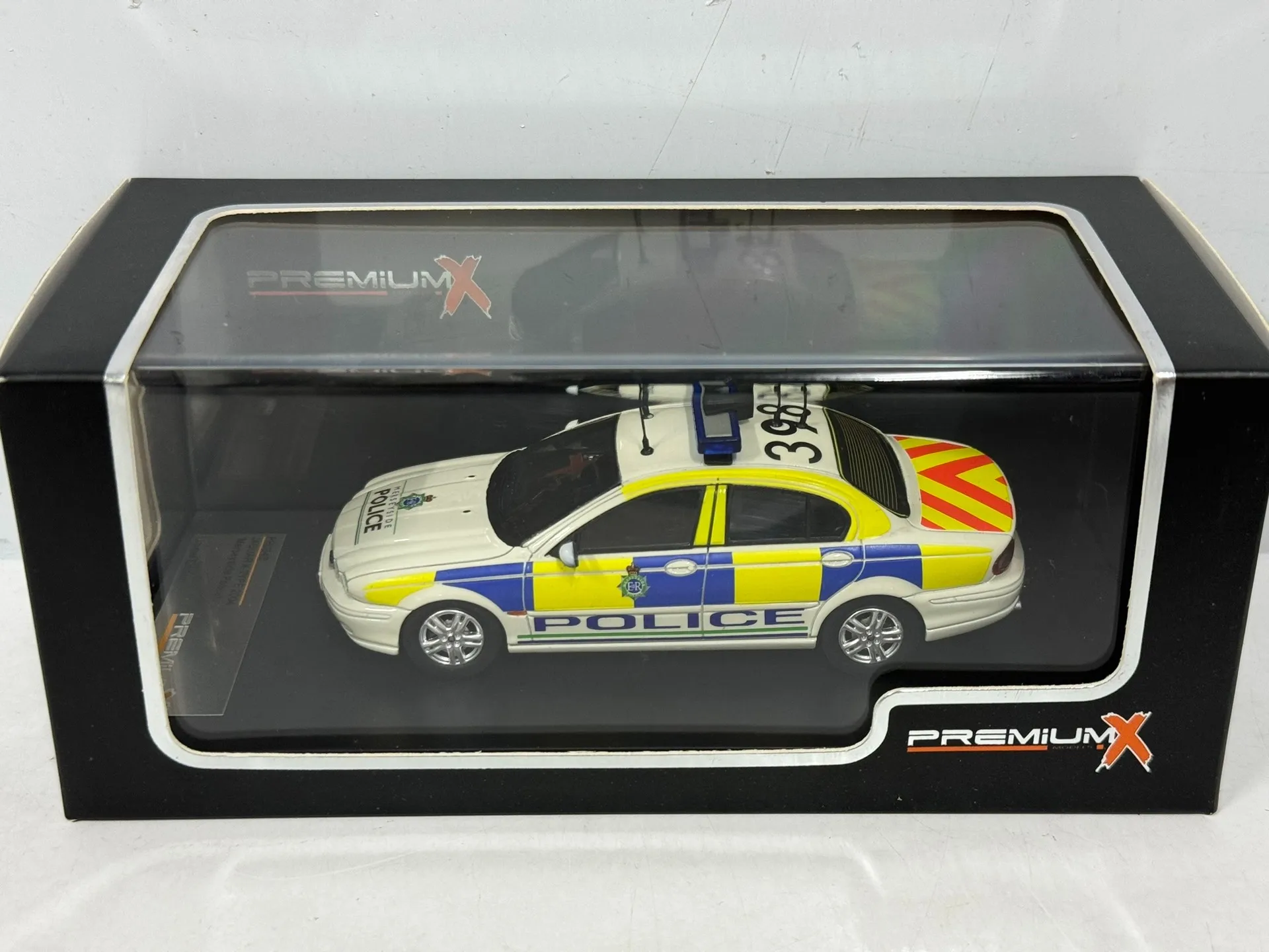 

Diecast PremiumX 1/43 Scale Jaguar X-Type 2004 Car Model Collectible Toy Gift Souvenir Display Ornament