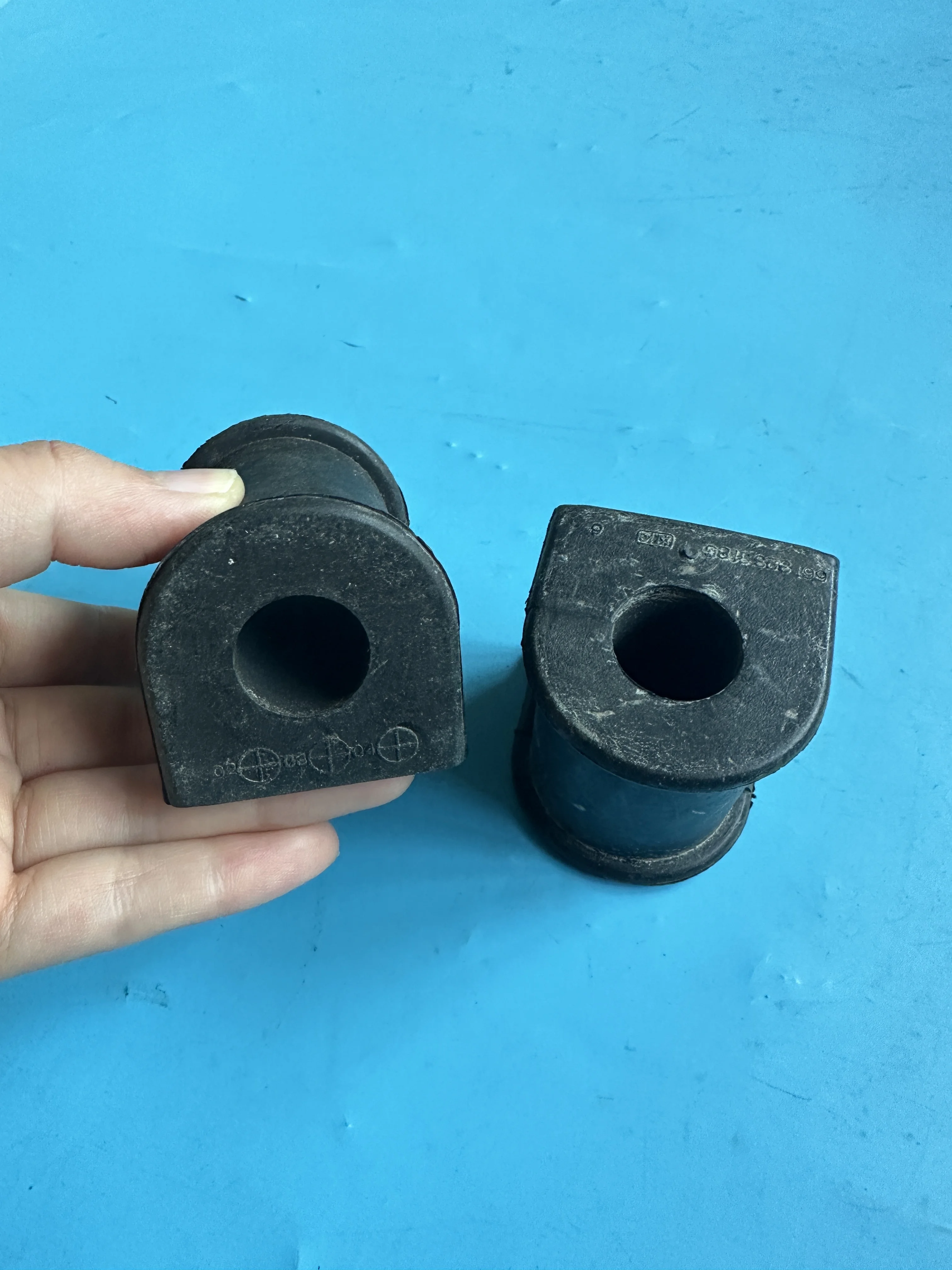 2PC Rear Stablizer Bar Mounting Bush 6613233185  For Ssangyong MB100 Istana