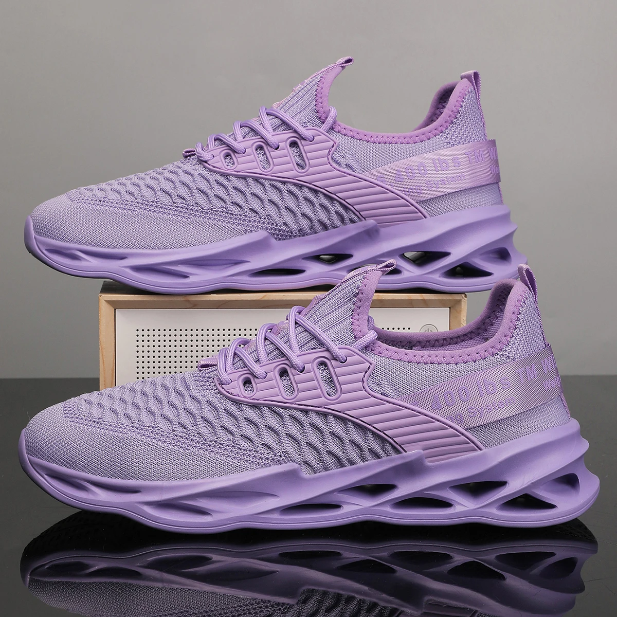 

2026 Fashion Men Women Outdoor Running Shoes Lightweight Comfort Casual Sneakers Breathable Mesh Walking Shoes