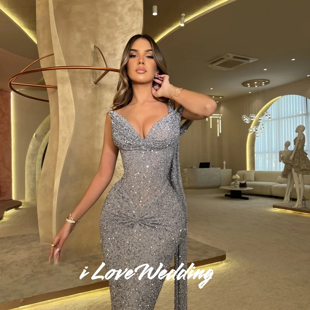 ชุดราตรีสีเทา คอวี ปี 2025 ประดับเลื่อม แขนกุด แต่งลูกปัด ทรงเมอร์เมด เปิดหลัง ยาวกรอมพื้น จับจีบ ชุดงานแต่งงาน ชุดงานเลี้ยง รับตัดตามสั่ง