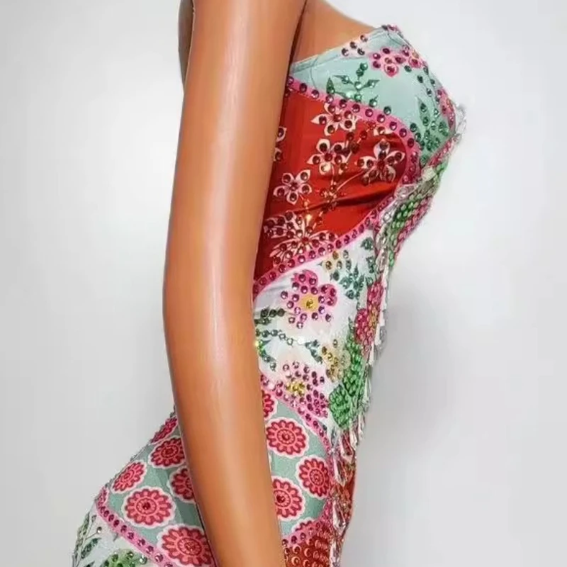 레드 기하학 어깨 스트랩 화이트 플라워 바 생일 연회 무대 의상 드레스 Robe Femme Chic Et Élégante Glamorous Dresses