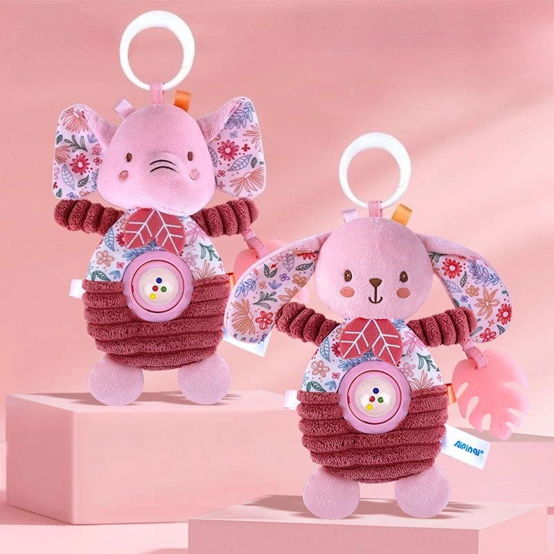Giocattolo da appendere per culla rosa per bambini, giocattolo da appendere per auto di peluche montato su auto dei cartoni animati, allenamento uditivo, regalo di compleanno per bambini, regalo di Capodanno