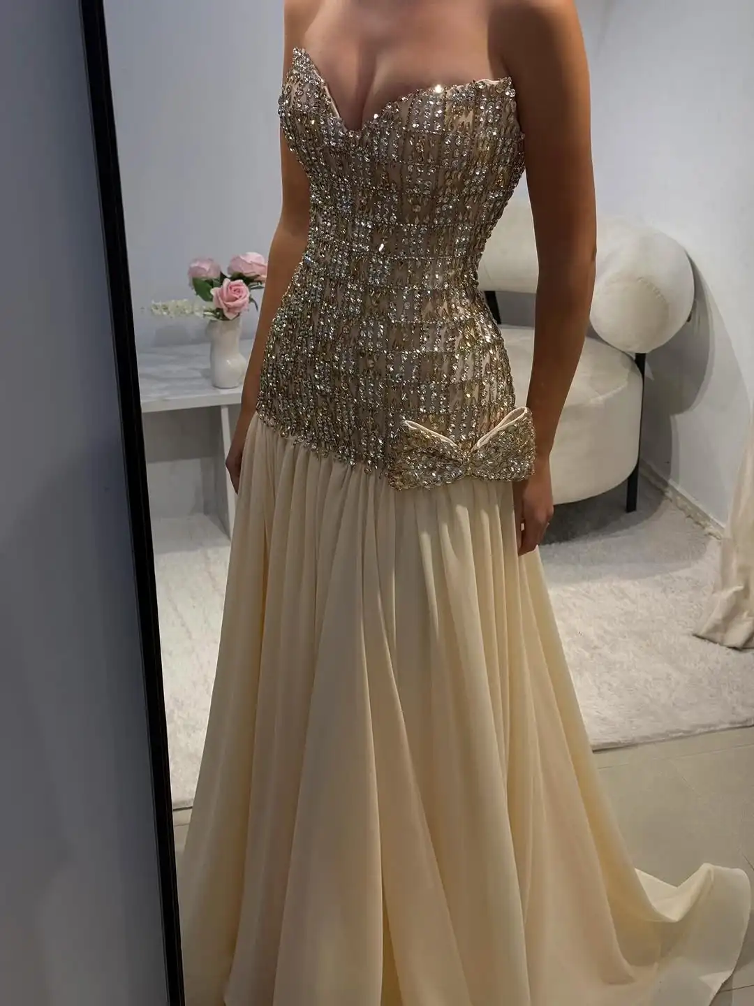 فساتين سهرة فاخرة مطرزة بالكريستال على شكل حرف a بدون حمالات فستان حفلات مع فيونكة فاخرة في دبي مطرز بالخرز للحفلات فيستدوس دي فييستا