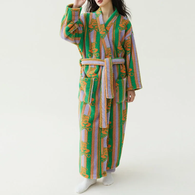 Otoño e Invierno nuevo Coral bata de terciopelo grueso terciopelo femenino largo baño impreso suave encaje hasta pijamas de mujer ropa de descanso Casual