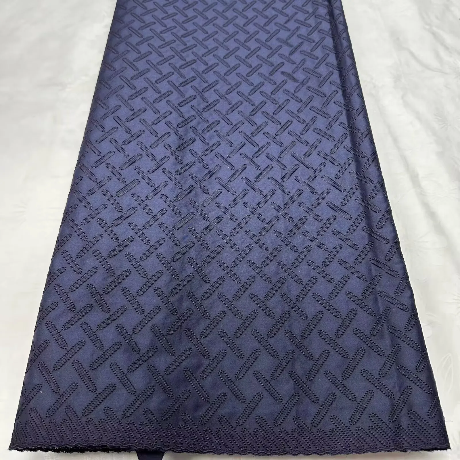 2025 الأفريقي النيجيري فرنسا الراقية الساتان الرجالي السويسري البولندية أقمشة الدانتيل رائجة البيع لفساتين الخياطة حفل زفاف العريس