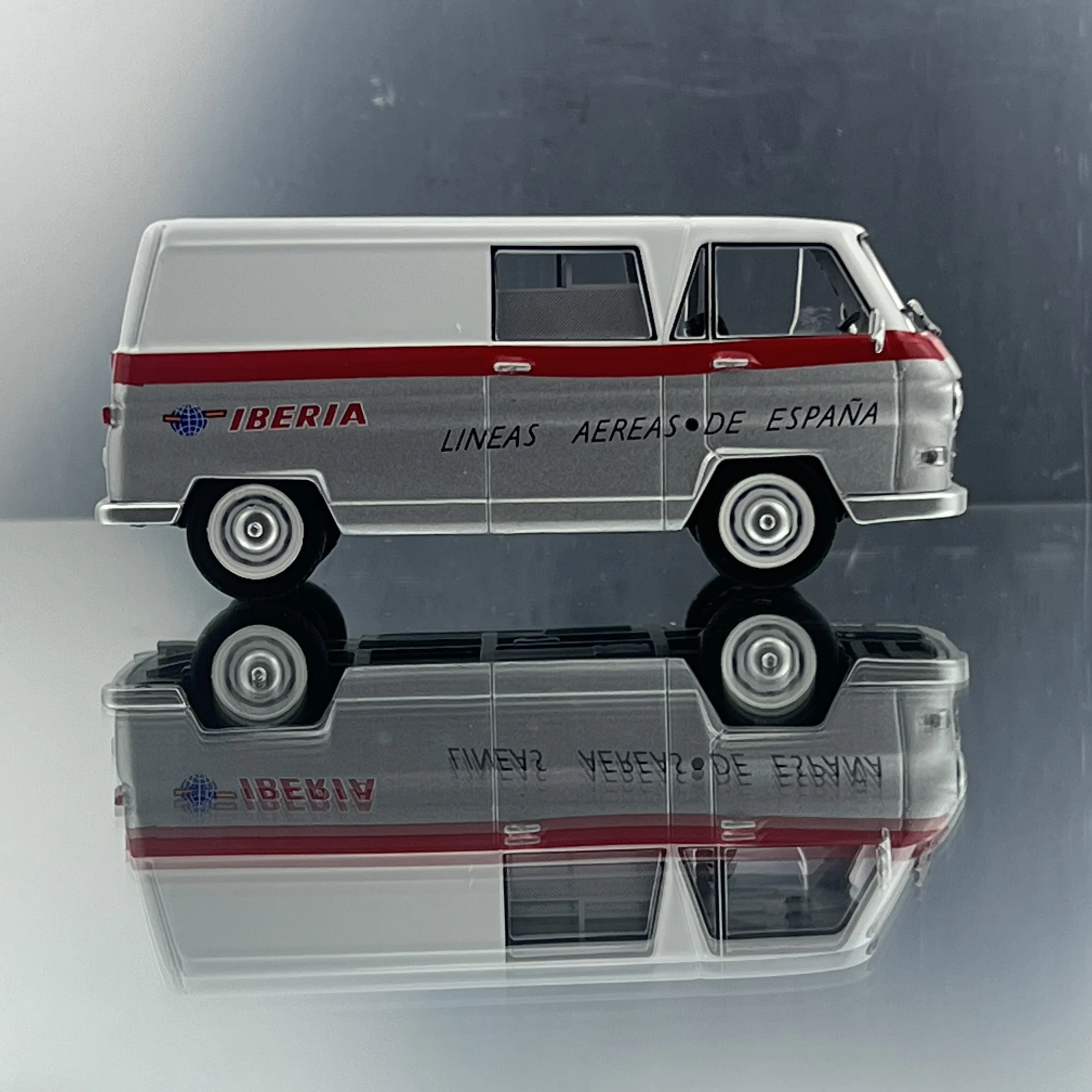 دييكاست 1/43 مقياس DKW F1000L IBERIA سبيكة سيارة نموذج تحصيل لعبة هدية تذكارية عرض حلية