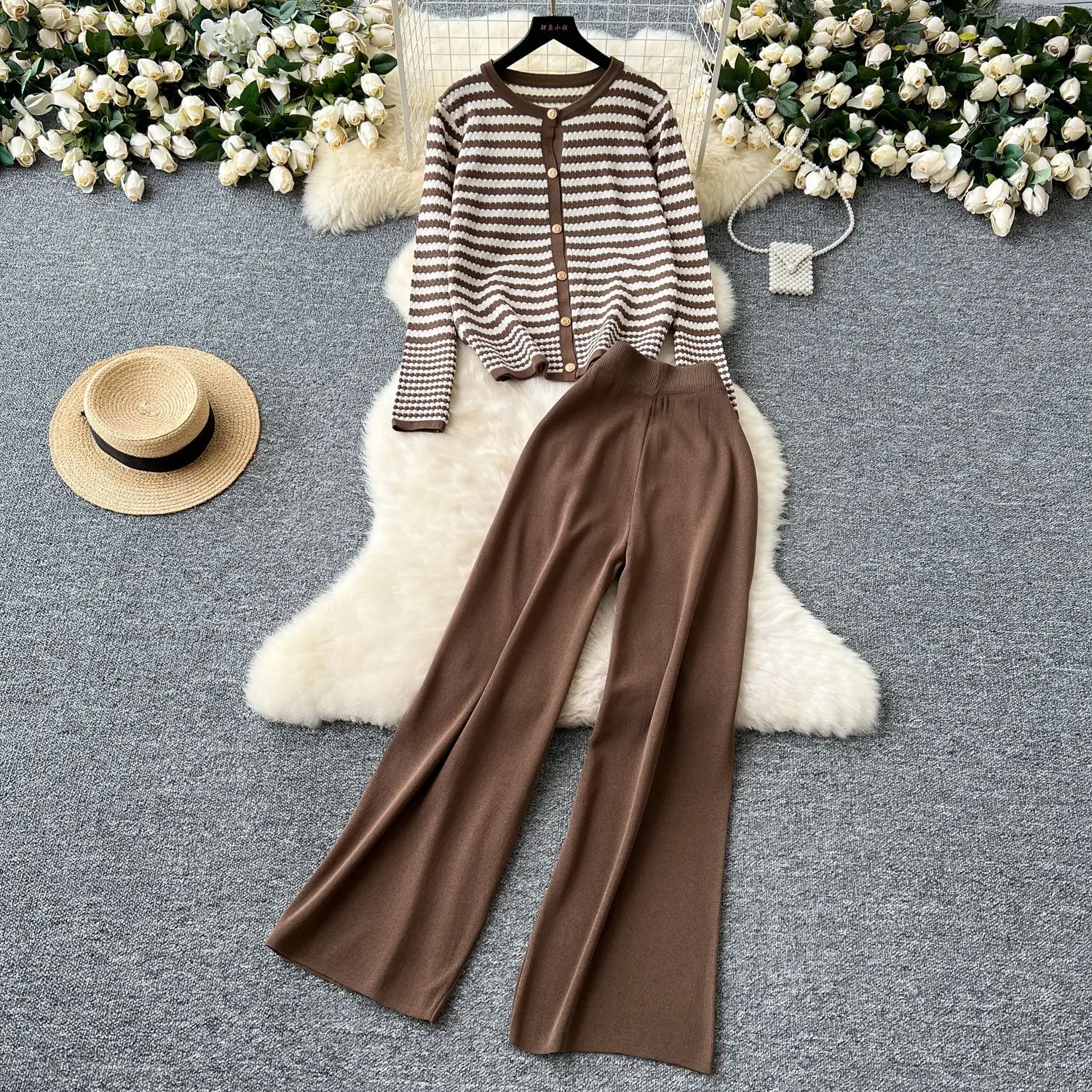 

Женский осенний новый универсальный вязаный комплект из двух предметов в контрастную полоску, свитер с длинными рукавами, куртка и широкие брюки с высокой талией