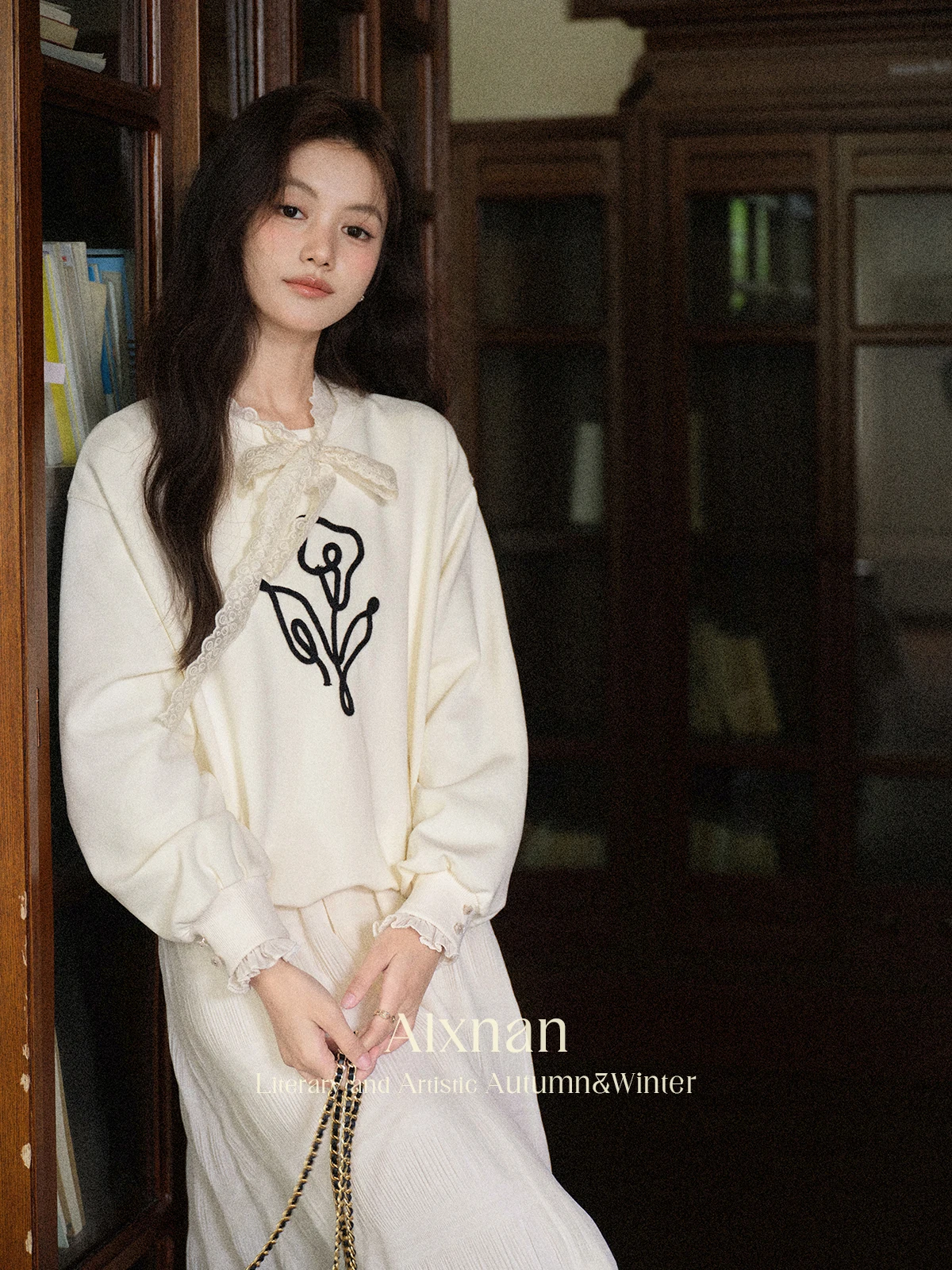 ALXNAN Women's Sweatshirts Apricot Round Neck Flower Pattern Lace Stitching Pullover Autumn Loose-fit Long Sleeve Tops L569106