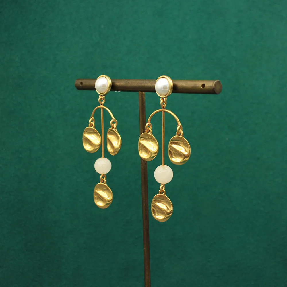 

Длинные серьги с кристаллами простого универсального стиля