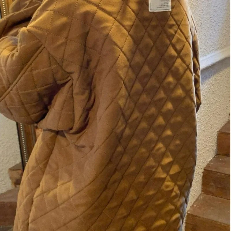 Veste de baseball brodée en peluche pour femme, manteau chaud polyvalent, version mi-longue, laine d'agneau épaisse, automne, hiver, nouveau, 2023