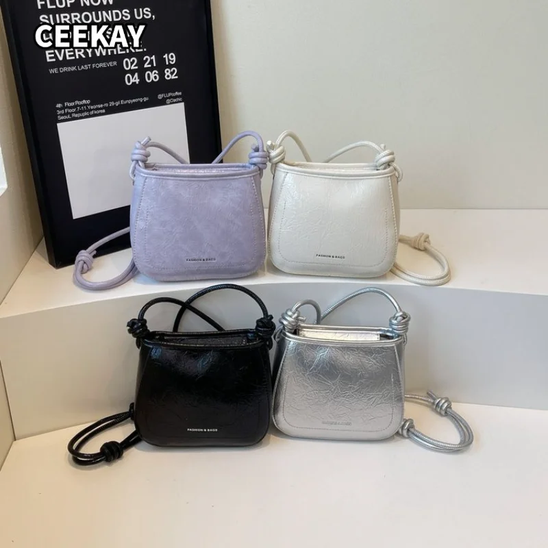 CEEKAY Bolso de hombro para mujer, de piel sintética brillante negra, pequeño, con forma de media luna, con correa anudada y cremallera, para uso diario, informal, minimalista